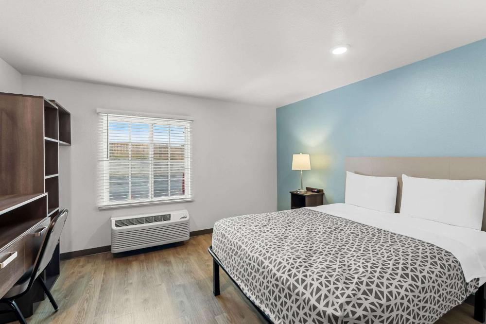 Standard Queen Room - Non-Smoking interior